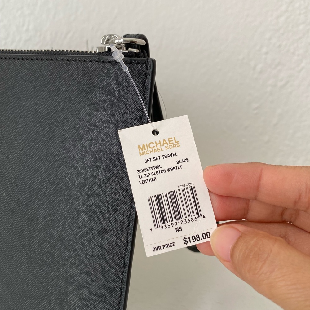 Michael Kors Jet Set XL Zip Cluth - Picture 4 of 7